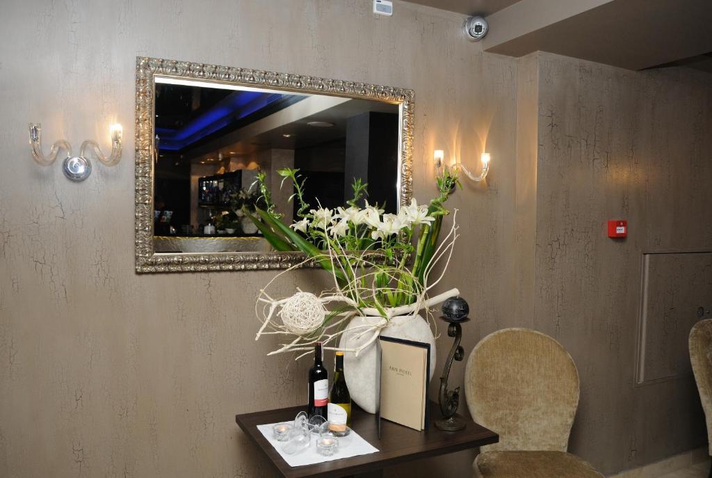 Arte Hotel Brzeg Buitenkant foto