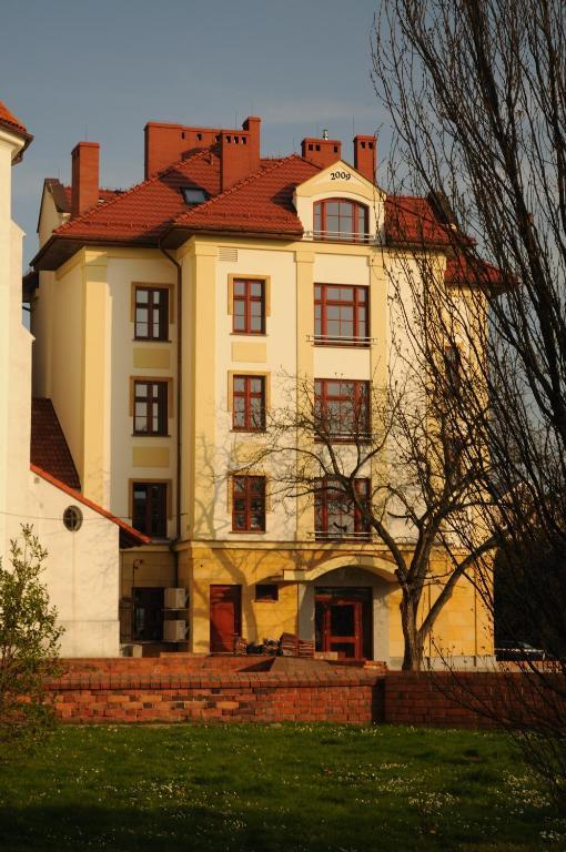 Arte Hotel Brzeg Buitenkant foto