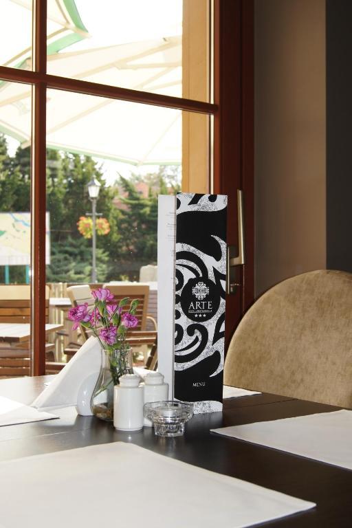 Arte Hotel Brzeg Buitenkant foto
