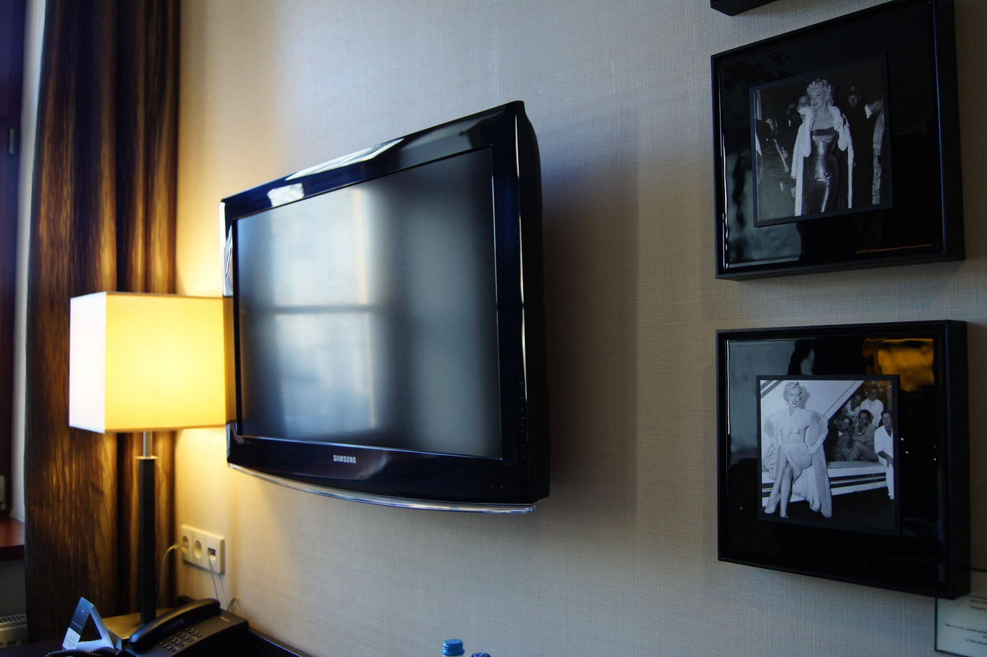 Arte Hotel Brzeg Buitenkant foto