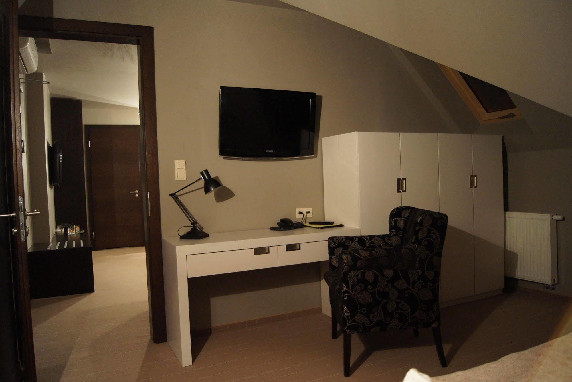 Arte Hotel Brzeg Buitenkant foto