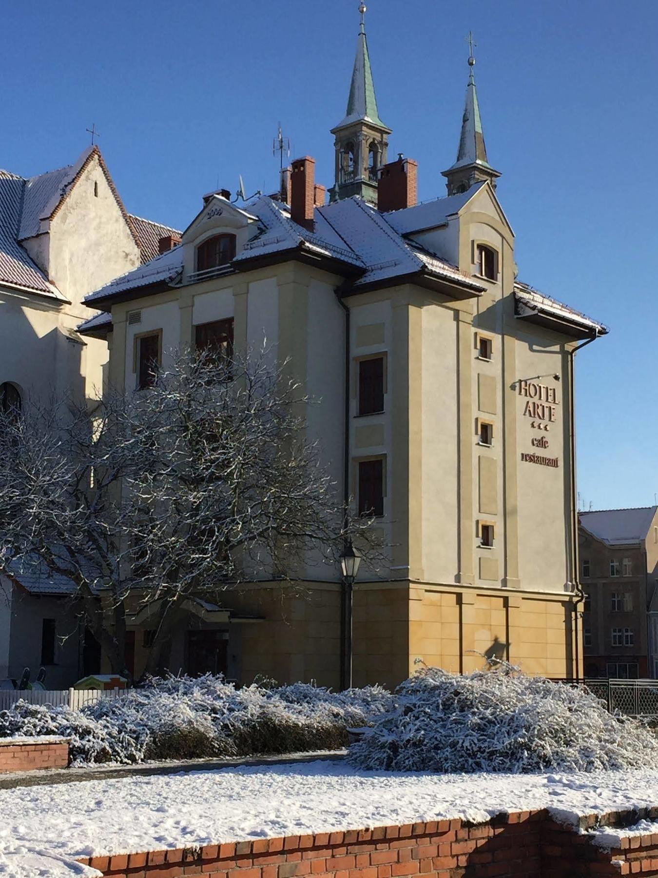 Arte Hotel Brzeg Buitenkant foto