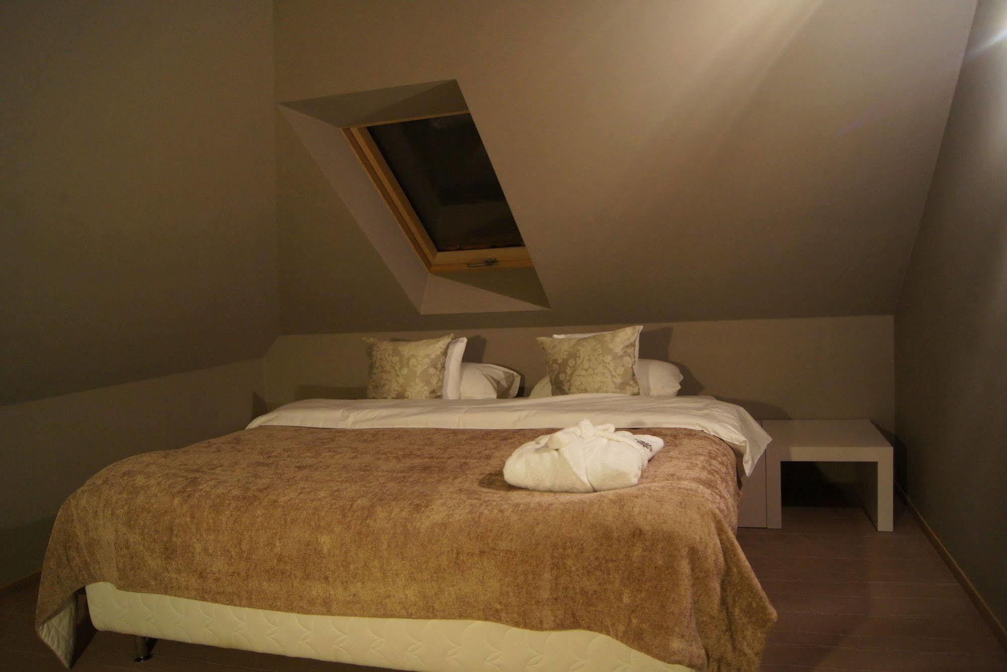 Arte Hotel Brzeg Buitenkant foto