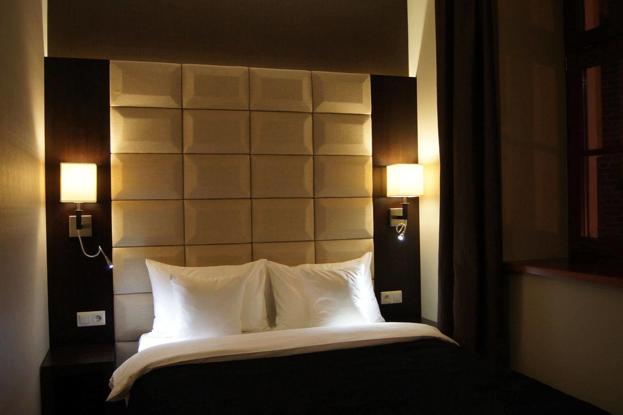 Arte Hotel Brzeg Buitenkant foto